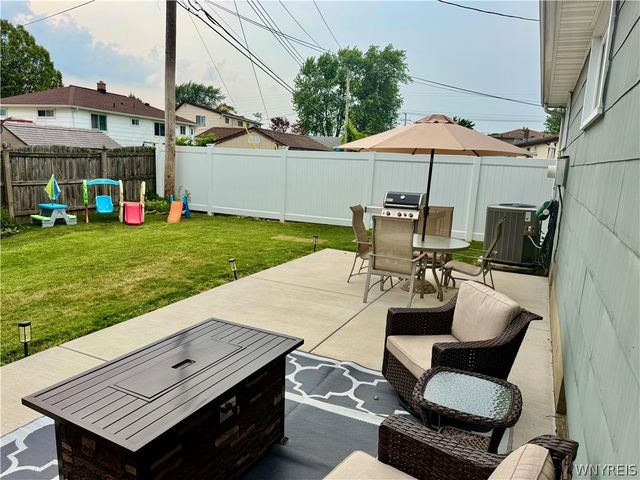 53 Angela Ln, Cheektowaga, NY 14225