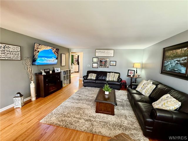53 Angela Ln, Cheektowaga, NY 14225