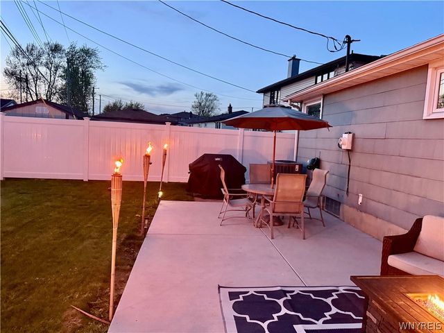53 Angela Ln, Cheektowaga, NY 14225