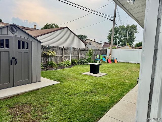 53 Angela Ln, Cheektowaga, NY 14225