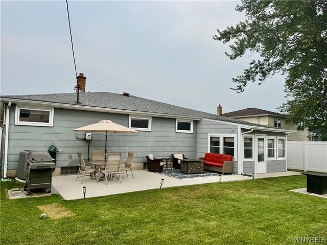 53 Angela Ln, Cheektowaga, NY 14225