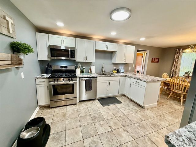 53 Angela Ln, Cheektowaga, NY 14225