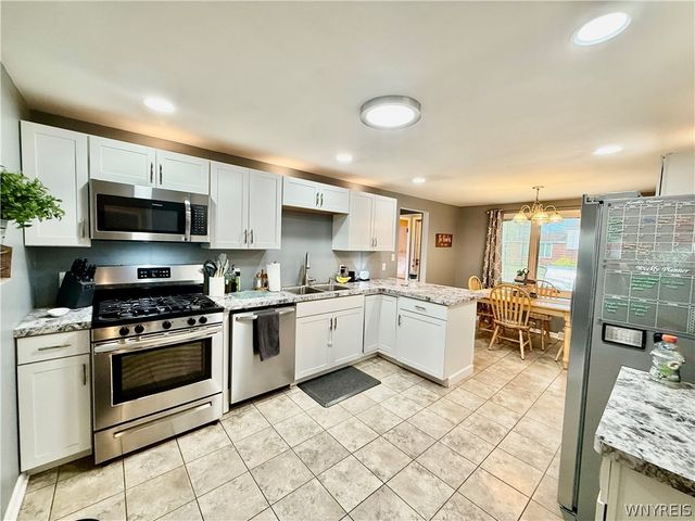 53 Angela Ln, Cheektowaga, NY 14225