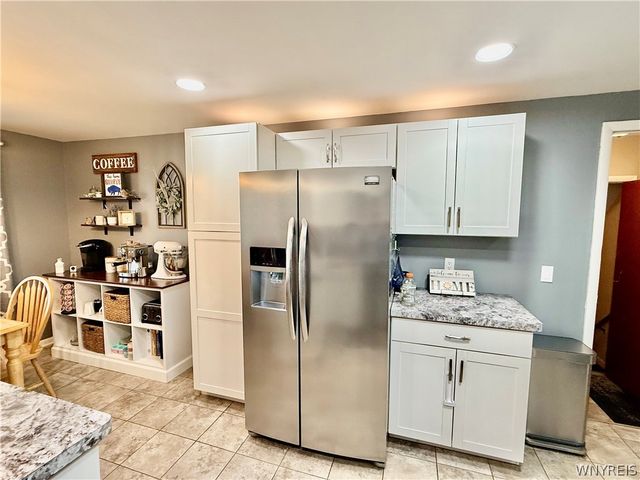 53 Angela Ln, Cheektowaga, NY 14225
