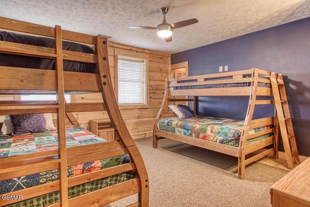 943 Crooked Ridge Road, Gatlinburg, TN 37738