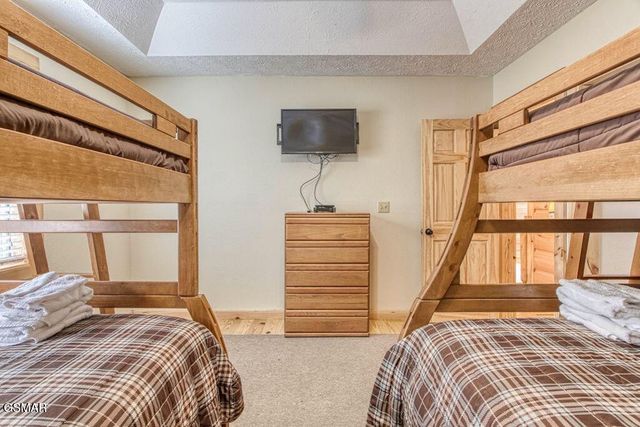 943 Crooked Ridge Road, Gatlinburg, TN 37738