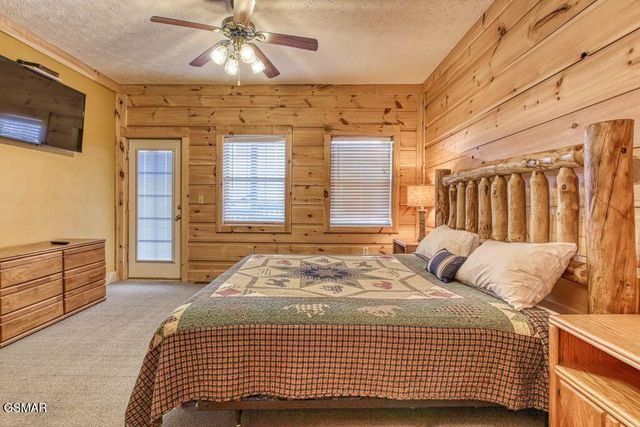 943 Crooked Ridge Road, Gatlinburg, TN 37738