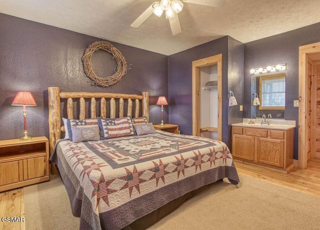 943 Crooked Ridge Road, Gatlinburg, TN 37738