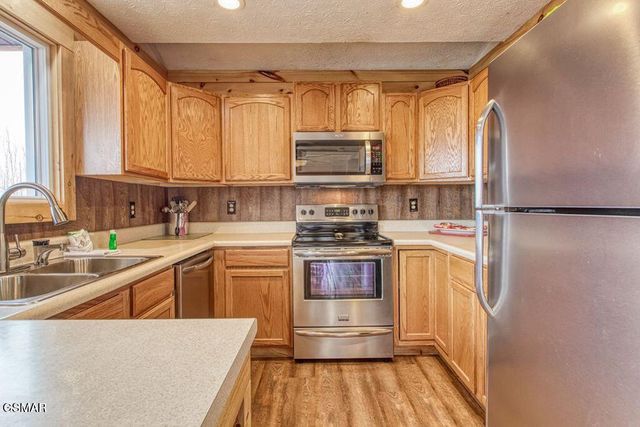 943 Crooked Ridge Road, Gatlinburg, TN 37738