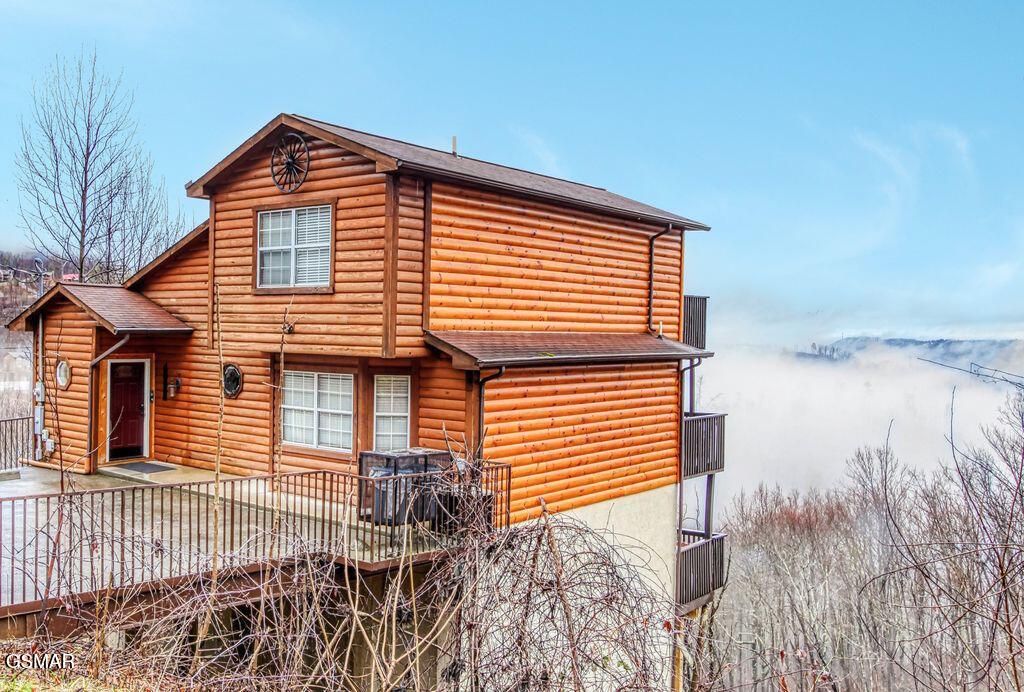 943 Crooked Ridge Road, Gatlinburg, TN 37738