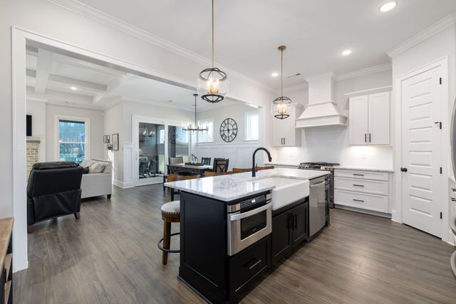 7160 Neills Branch Dr, College Grove, TN 37046