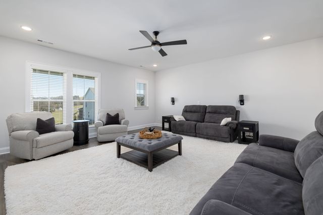 7160 Neills Branch Dr, College Grove, TN 37046