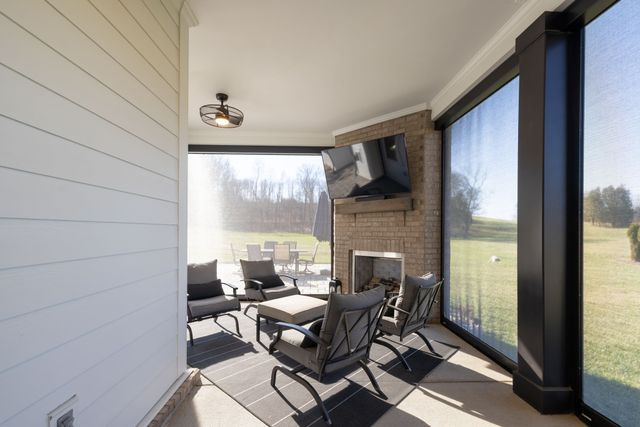 7160 Neills Branch Dr, College Grove, TN 37046