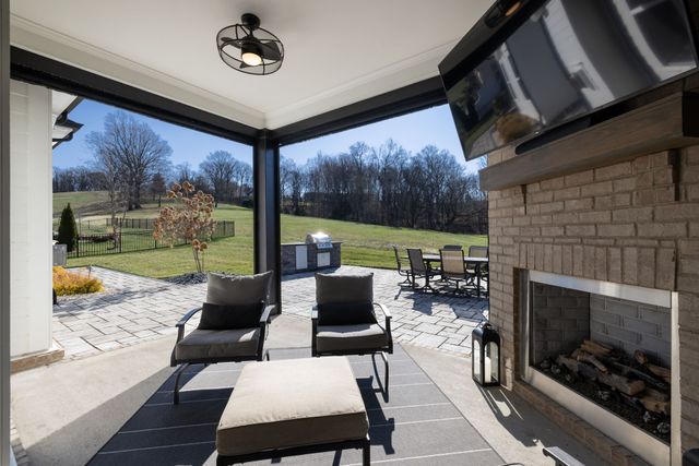 7160 Neills Branch Dr, College Grove, TN 37046