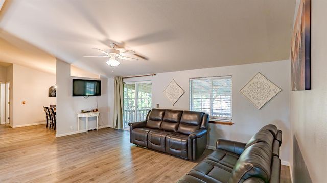 19010 Potteroffs Rd, Mokelumne Hill, CA 95245