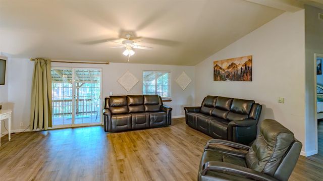 19010 Potteroffs Rd, Mokelumne Hill, CA 95245