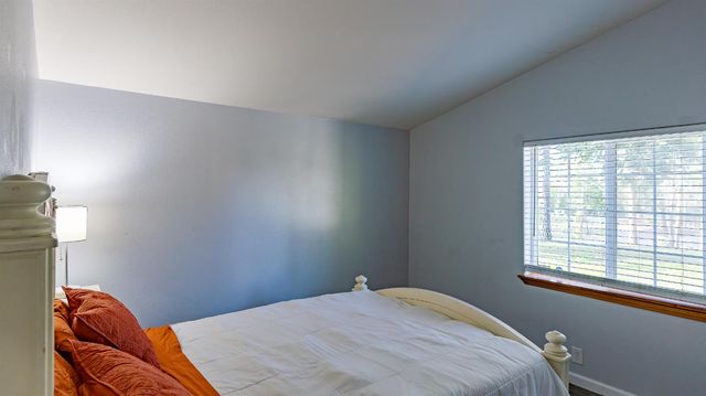 19010 Potteroffs Rd, Mokelumne Hill, CA 95245