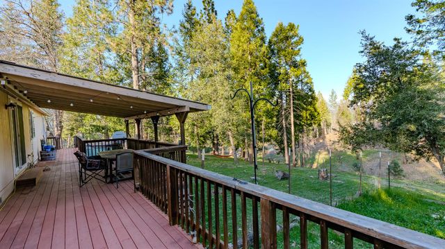 19010 Potteroffs Rd, Mokelumne Hill, CA 95245