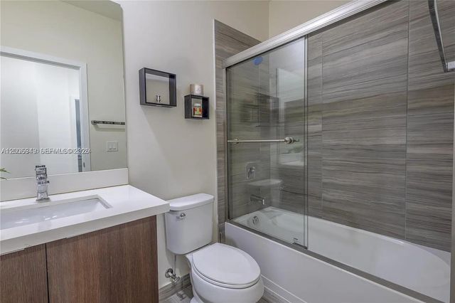 8805 NW 103rd Pl 1, Doral, FL 33178