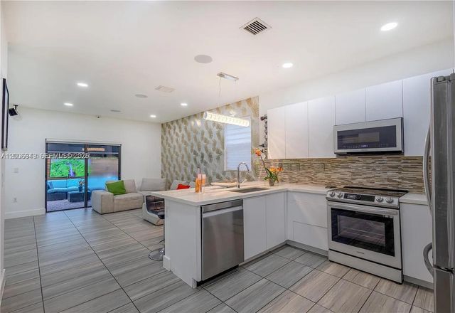 8805 NW 103rd Pl 1, Doral, FL 33178