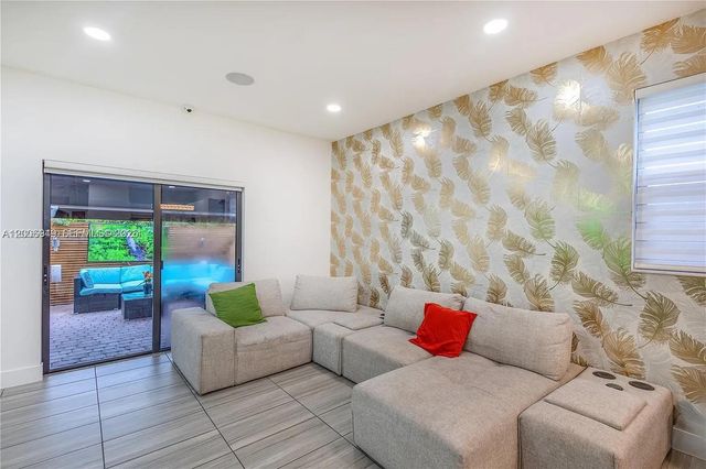 8805 NW 103rd Pl 1, Doral, FL 33178