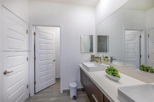 8805 NW 103rd Pl 1, Doral, FL 33178