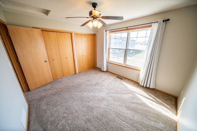 562 Pointe Ct SW, Rochester, MN 55902