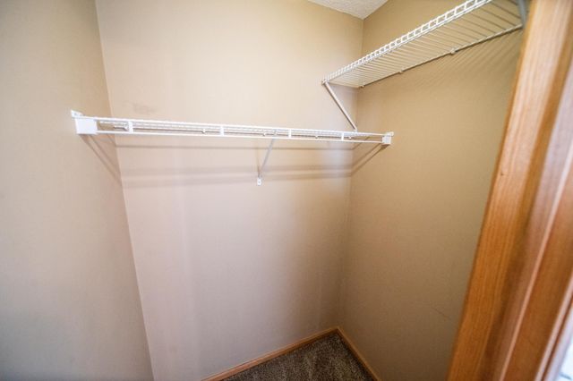 562 Pointe Ct SW, Rochester, MN 55902