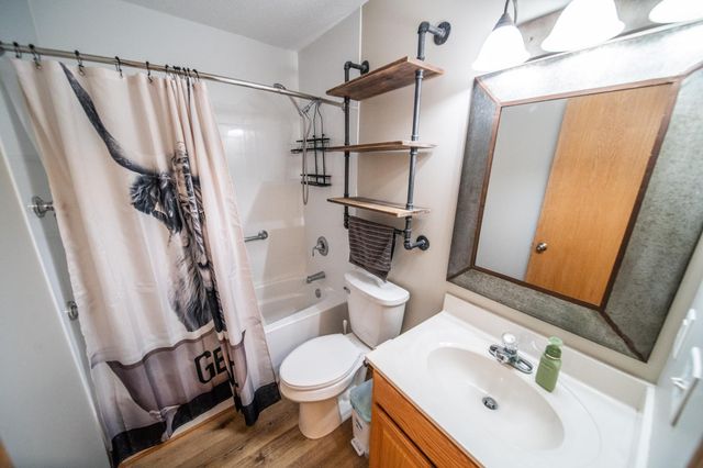 562 Pointe Ct SW, Rochester, MN 55902