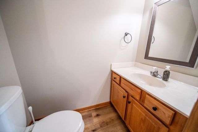 562 Pointe Ct SW, Rochester, MN 55902