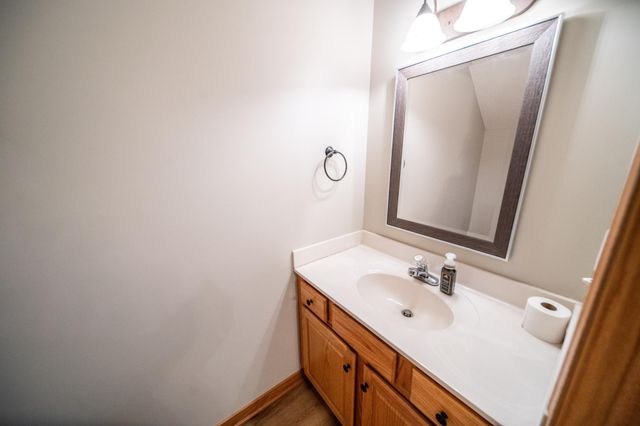 562 Pointe Ct SW, Rochester, MN 55902