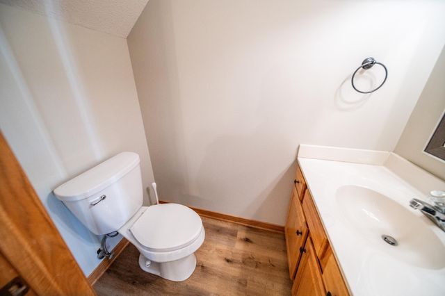 562 Pointe Ct SW, Rochester, MN 55902