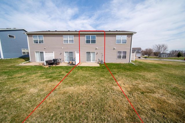 562 Pointe Ct SW, Rochester, MN 55902