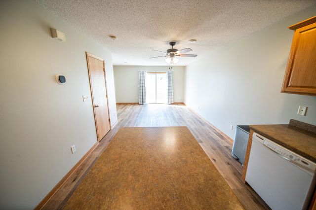 562 Pointe Ct SW, Rochester, MN 55902