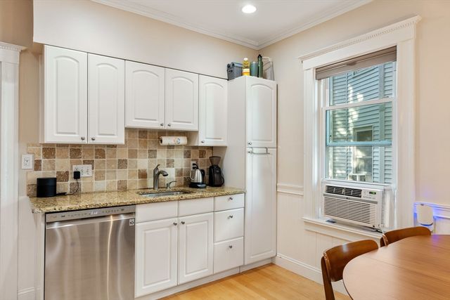 103 Willow Avenue 1, Somerville, MA 02144