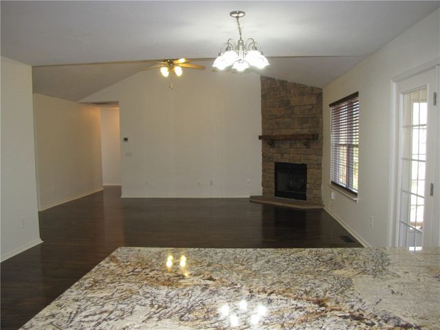 70 Merritt Drive, Bella Vista, AR 72714