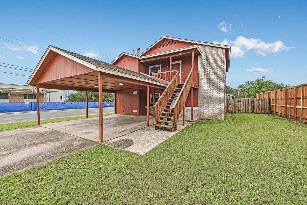 2111 Oak Motte LN, Austin, TX 78744