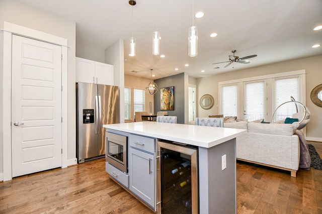 2010 Saint Charles Street, Houston, TX 77003