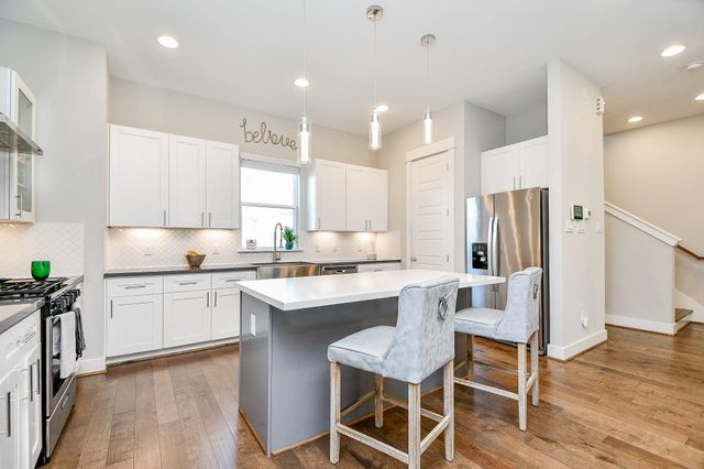 2010 Saint Charles Street, Houston, TX 77003