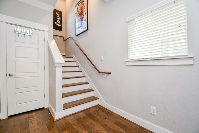 2010 Saint Charles Street, Houston, TX 77003