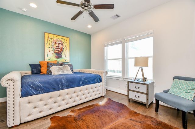 2010 Saint Charles Street, Houston, TX 77003