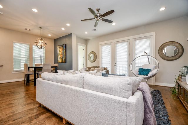 2010 Saint Charles Street, Houston, TX 77003