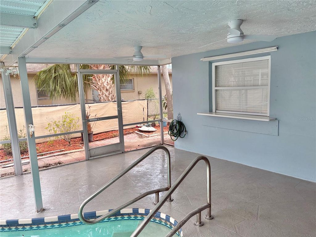 Image 7 of property listing at 8938 COCHISE LANE, Port Richey, FL 34668