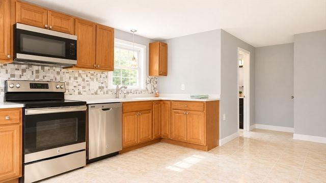 18 Andrea Dr 18, Canton, MA 02021