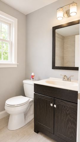 18 Andrea Dr 18, Canton, MA 02021