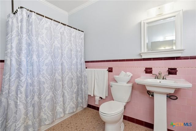 606 College Street, Gatesville, TX 76528