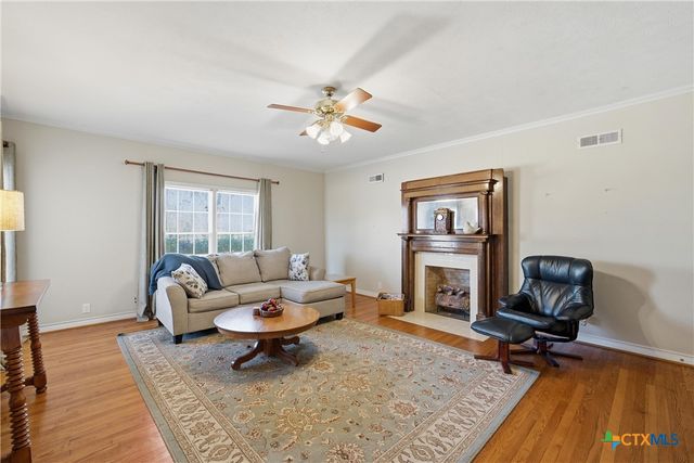 606 College Street, Gatesville, TX 76528