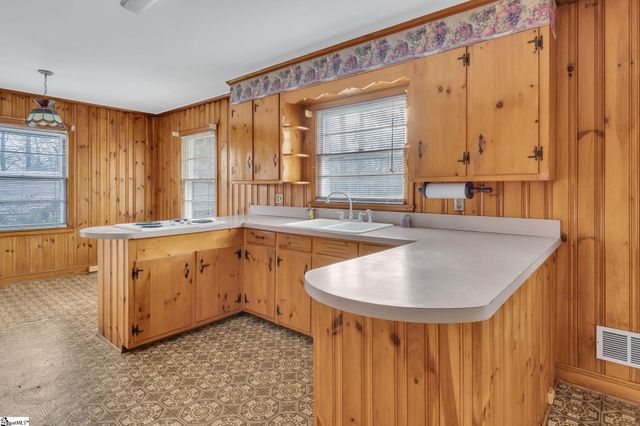 8819 White Horse Road, Greenville, SC 29617