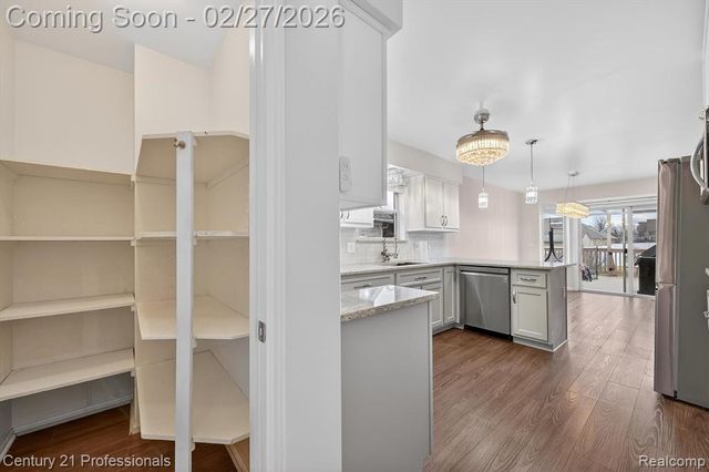 24479 Emily Drive, Trenton, MI 48183