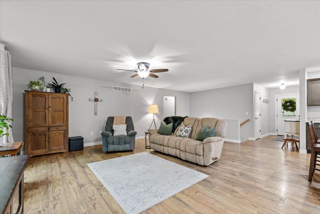 2230 E NEEDLE CT, Columbia, MO 65202
